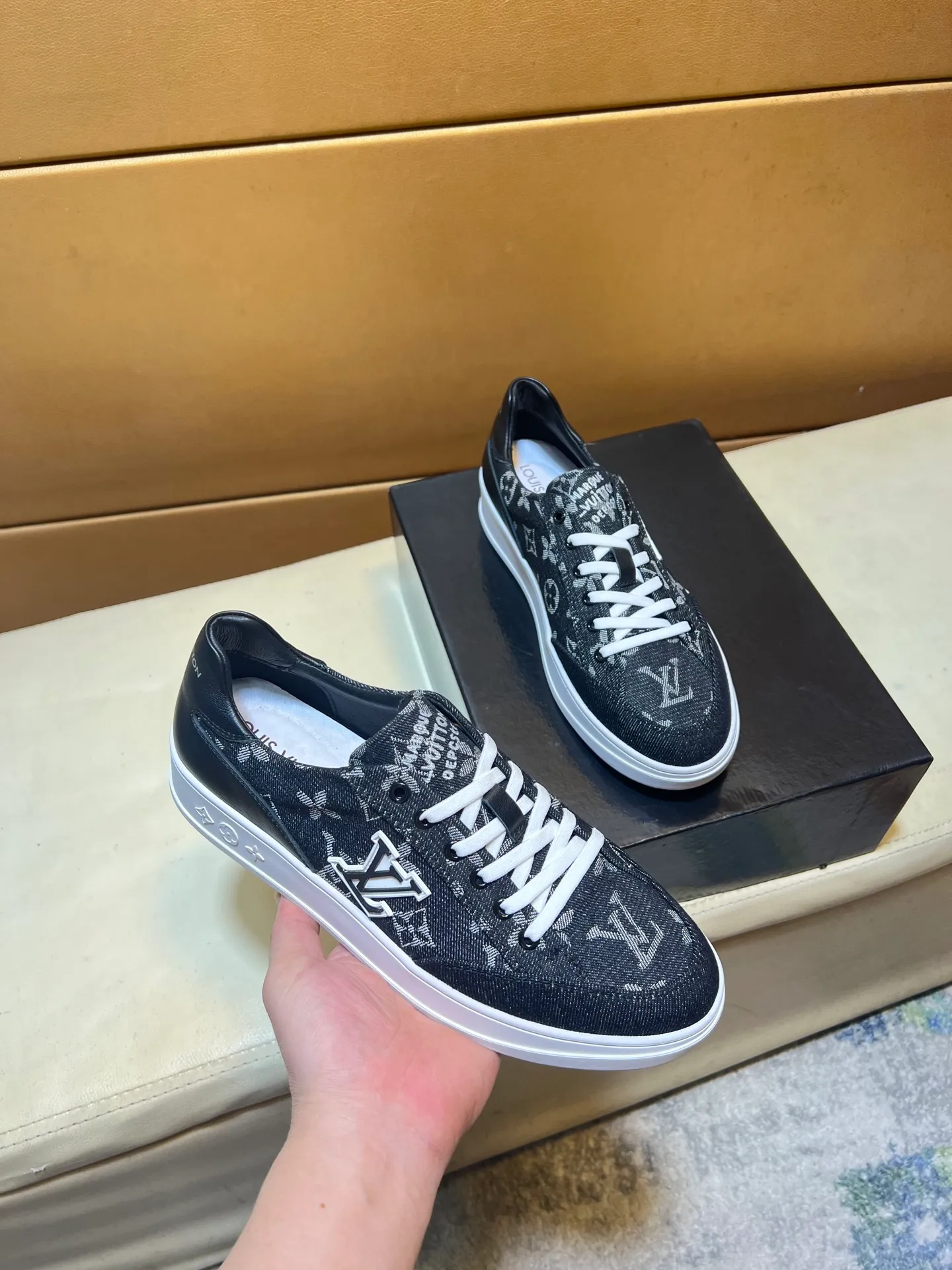 pp420💰👑👑《Louis vuitton/LV Louis Vuitton》original quality.~ Unique modern style sneakers. 🏃A must-have casual shoe for trendy men😍😍 Original brand imported from Italy, imported original leather, sheep lining (refuses to discolor and grind feet) Sole: Original sole provided by the original factory, French lazy style design ⚠️Fit to the feet, original quality, super comfortable original sole. It’s like shooting the real thing 🎬The real thing is better, high-quality sneakers, men’s shoe size: 38-44